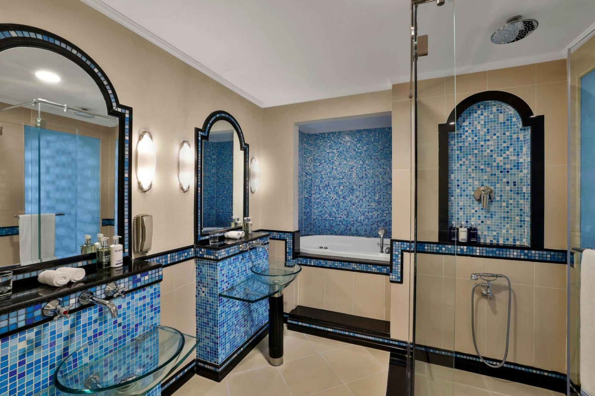 Ambassador One-Bedroom Suite – Panoramic Sea Views Exclusive Lounge Access Private Beach Access